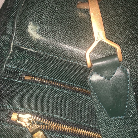 LOUIS VUITTON
EPICEA TAIGA & CANVAS GARMENT BAG - Picture 4 of 8